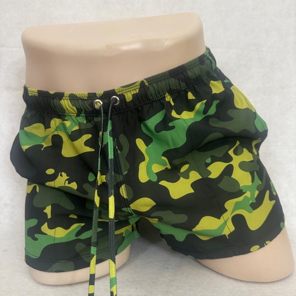 Tulio Camo Stretch Swim Trunks Medium Gently worn 30-38" waist 3" inseam - Picture 4 of 5